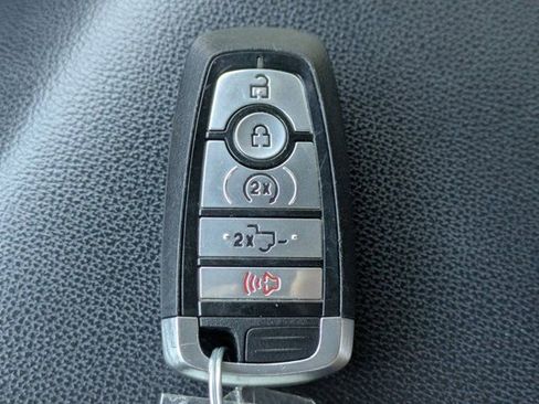 Used 2022 Ford F150 Lariat w/ Trailer Tow Package image 26