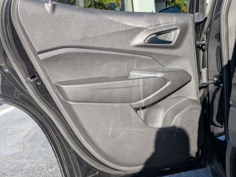 Used 2025 Chevrolet Trax LT w/ LT Convenience Package image 20