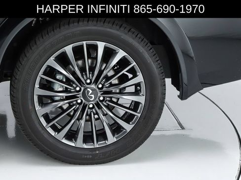 Used 2024 INFINITI QX80 Sensory w/ Cargo Package AWD/4WD image 7