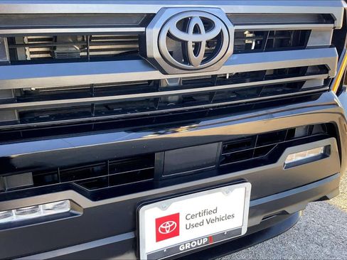 Certified 2025 Toyota Tacoma SR5 image 28