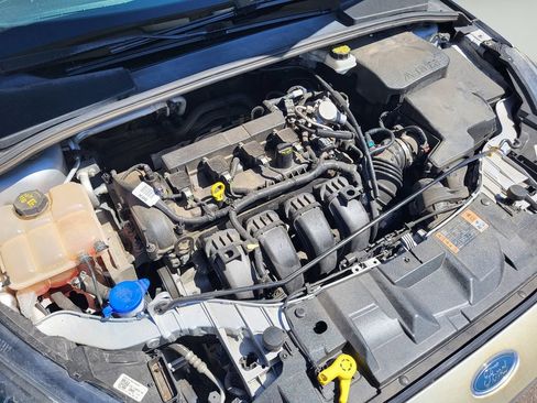 Used 2018 Ford Focus SEL w/ Cold Weather Package FWD image 21