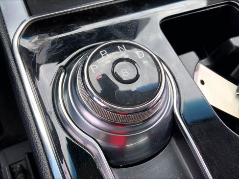 Used 2019 Ford Edge Titanium image 32