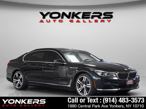 Used 2019 BMW 750i xDrive w/ Executive Package image 13