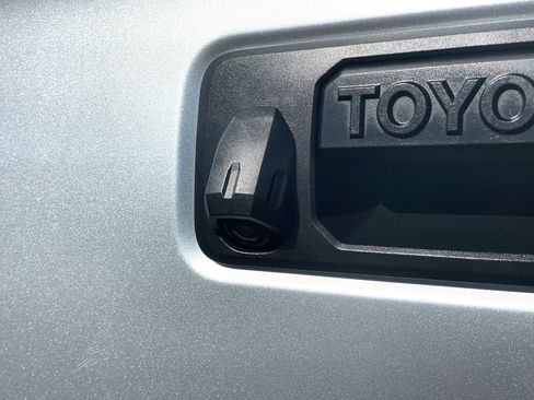 Used 2023 Toyota Tacoma TRD Off-Road w/ Technology Package image 4