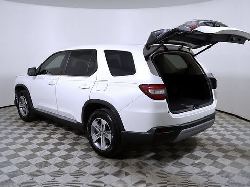 Used 2025 Honda Pilot EX-L image 10