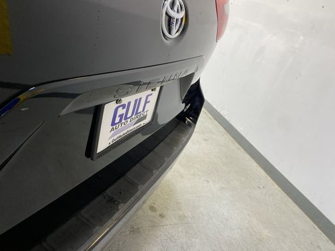 Used 2020 Toyota Sienna XLE w/ XLE Navigation Package image 16