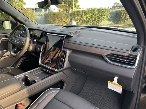 New 2026 GMC Acadia Denali w/ Super Cruise Package image 30