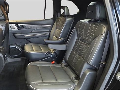 Used 2025 Buick Enclave Avenir image 15