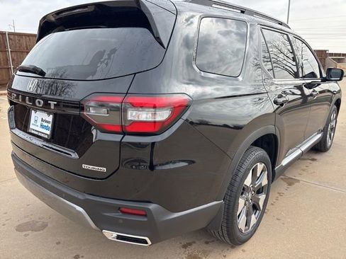 New 2026 Honda Pilot Touring image 3
