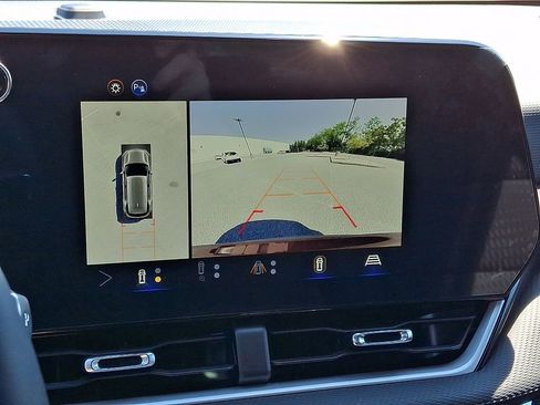 Used 2025 Chevrolet Equinox LT w/ Safety and Technology Package FWD image 4