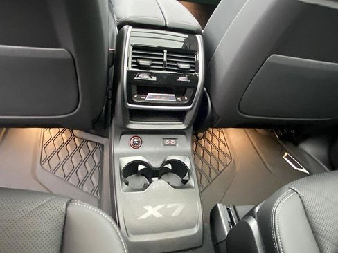Used 2025 BMW X7 xDrive40i image 25