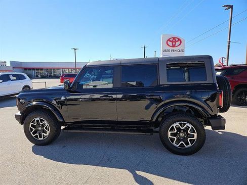 Used 2023 Ford Bronco Outer Banks image 2