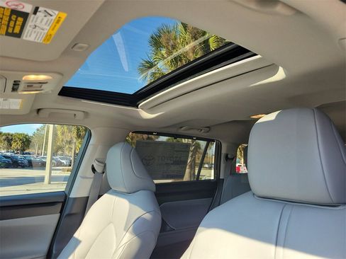 New 2026 Toyota Highlander XLE image 19