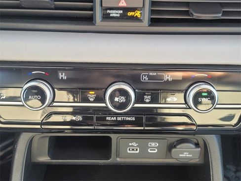 Used 2023 Honda Pilot LX image 22