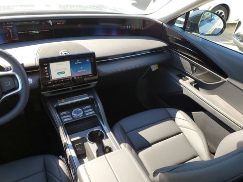 New 2026 Lincoln Nautilus Premier AWD/4WD image 16