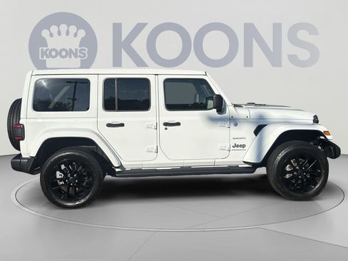 Used 2024 Jeep Wrangler Unlimited Sahara w/ Technology Group AWD/4WD image 8