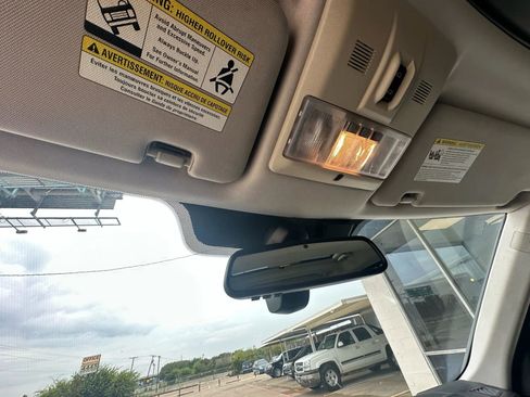 Used 2015 Land Rover LR4 HSE LUX image 33