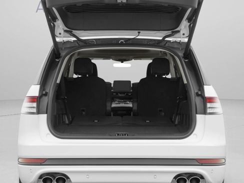 Used 2024 Lincoln Aviator AWD w/ Premium Package image 14