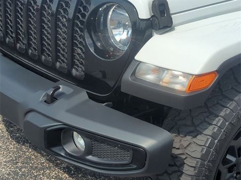 Certified 2021 Jeep Gladiator Willys image 9