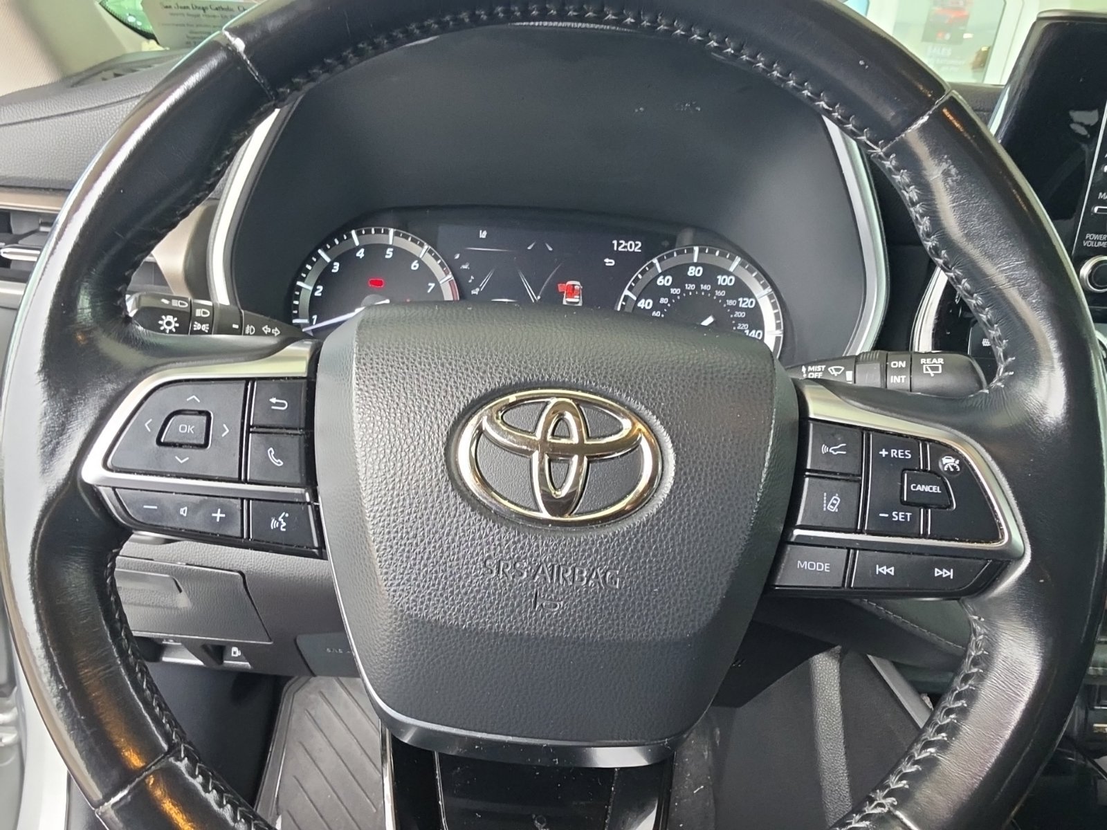 Used 2021 Toyota Highlander XLE AWD/4WD image 8