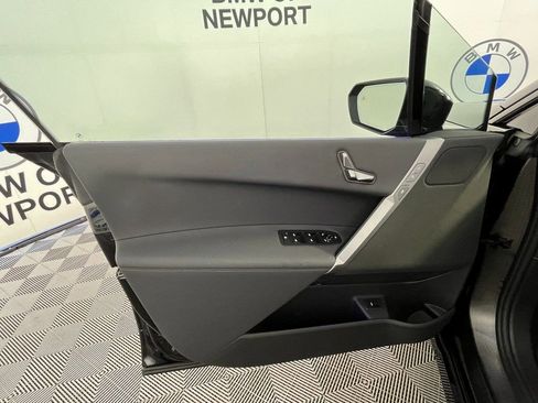 Used 2025 BMW iX xDrive50 w/ Sport Package image 27