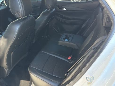 Used 2022 Buick Encore GX Essence image 18