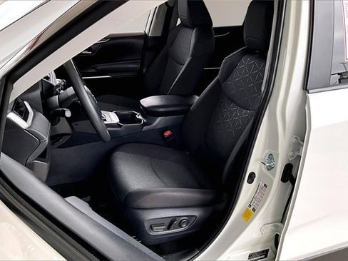 Used 2025 Toyota RAV4 XLE image 18