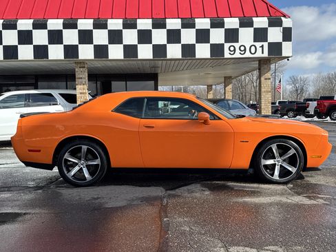 Used 2014 Dodge Challenger R/T image 12