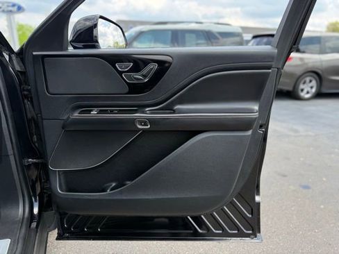 Used 2022 Lincoln Aviator AWD w/ Premium Package image 17