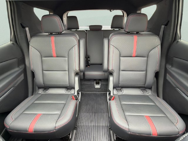 Certified 2024 Chevrolet Traverse RS FWD image 17