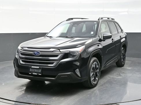 Used 2025 Subaru Forester Premium w/ Convenience Package #1 image 2