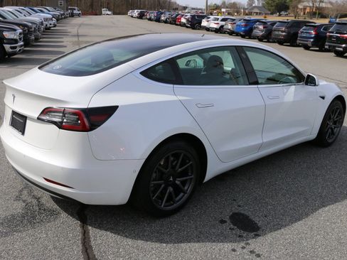 Used 2019 Tesla Model 3 image 8