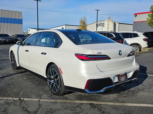 Used 2024 BMW 740i xDrive image 7