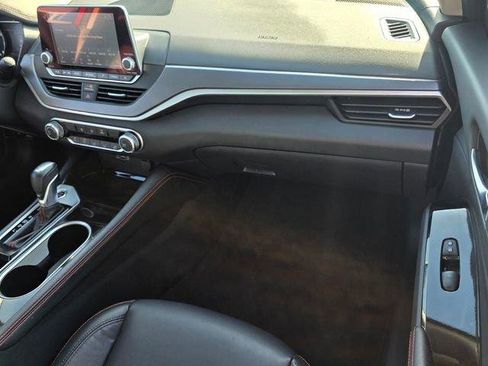 Used 2024 Nissan Altima 2.5 SR image 17