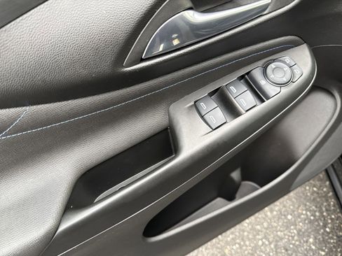 Used 2024 Buick Envista Sport Touring image 13