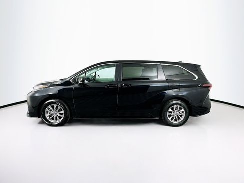 Used 2024 Toyota Sienna LE image 4