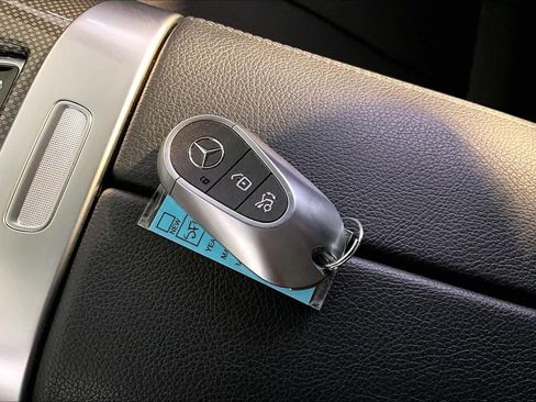 Used 2025 Mercedes-Benz CLE 300 4MATIC Cabriolet image 15