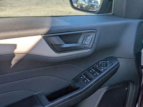 Used 2022 Ford Escape SE w/ SE Sport Appearance Package image 15