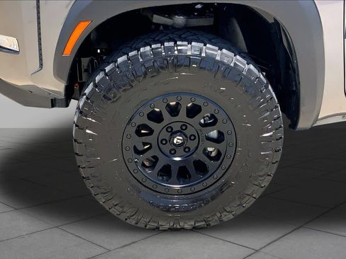 Used 2024 Nissan Frontier PRO-4X w/ Off-Road Protection Package AWD/4WD image 10