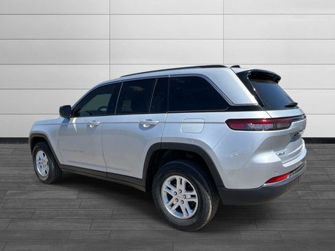 Used 2022 Jeep Grand Cherokee Laredo AWD/4WD image 4