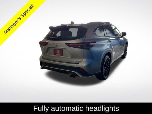 Used 2025 Toyota Highlander XSE AWD/4WD image 17