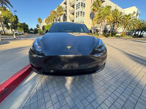 Used 2024 Tesla Model Y Long Range RWD image 2