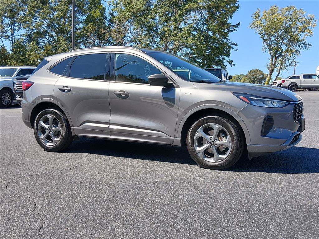 Certified 2023 Ford Escape ST-Line AWD/4WD image 2