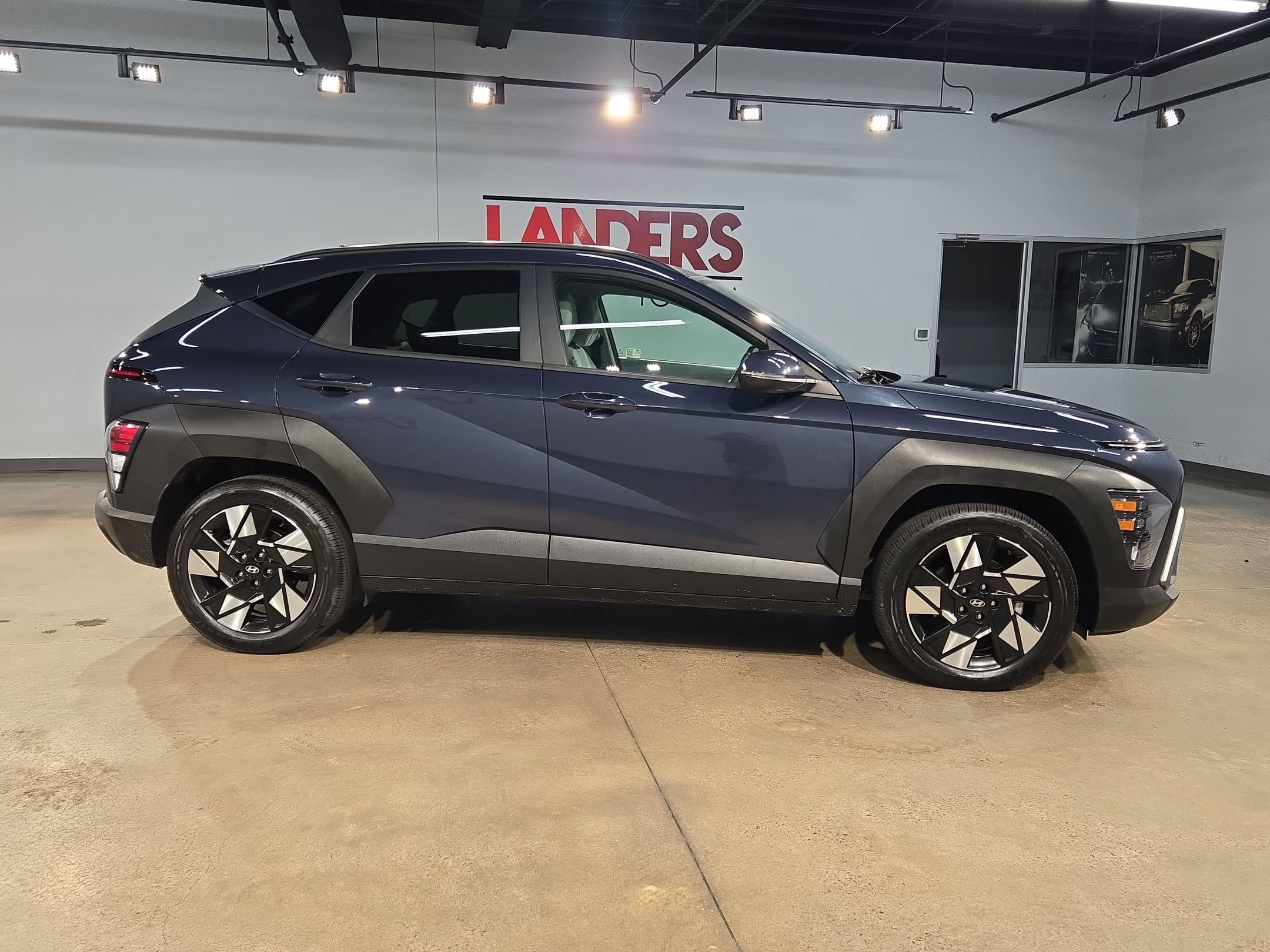 Used 2025 Hyundai Kona SEL FWD image 8
