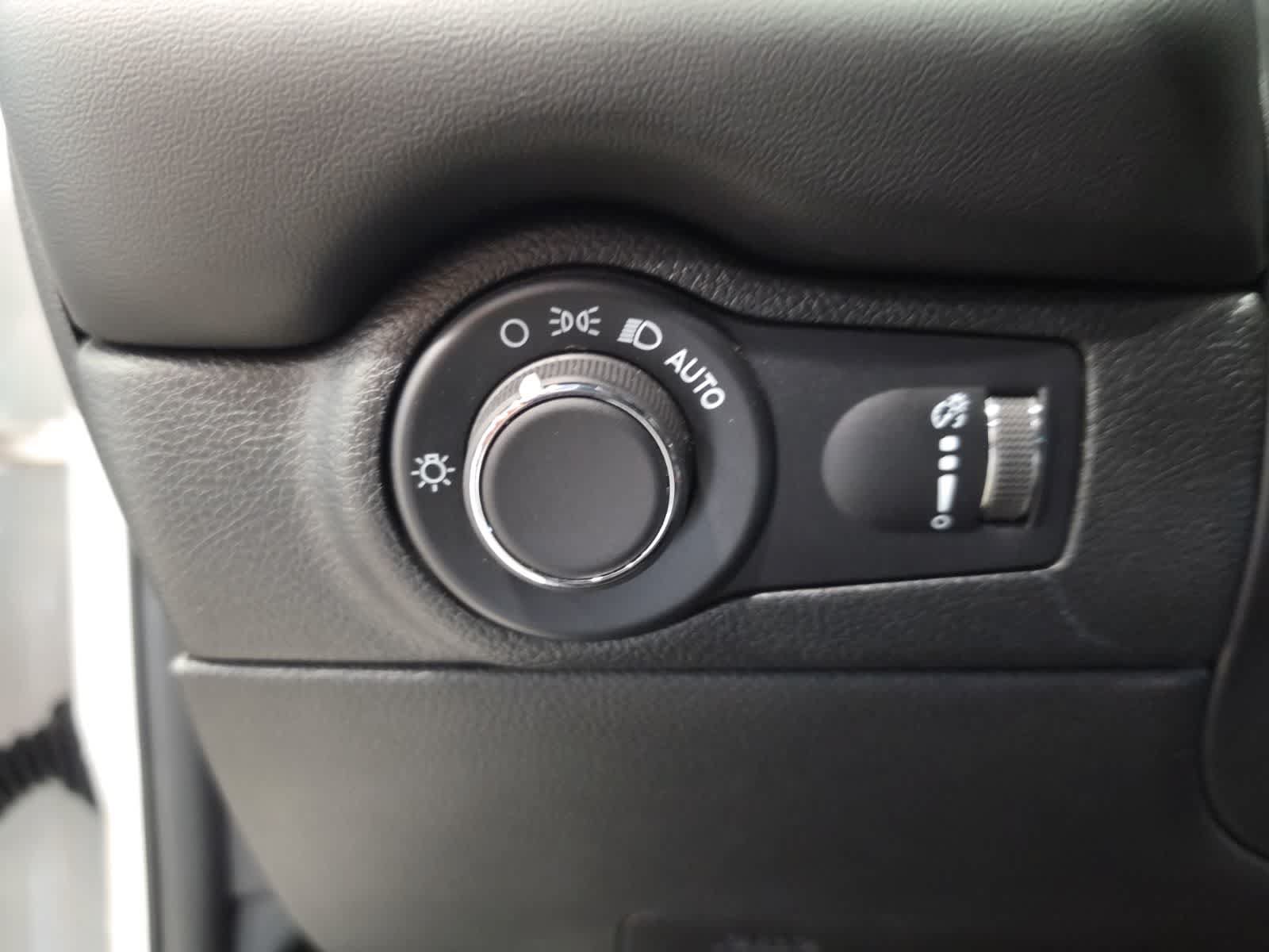Used 2025 Dodge Durango GT AWD/4WD image 17