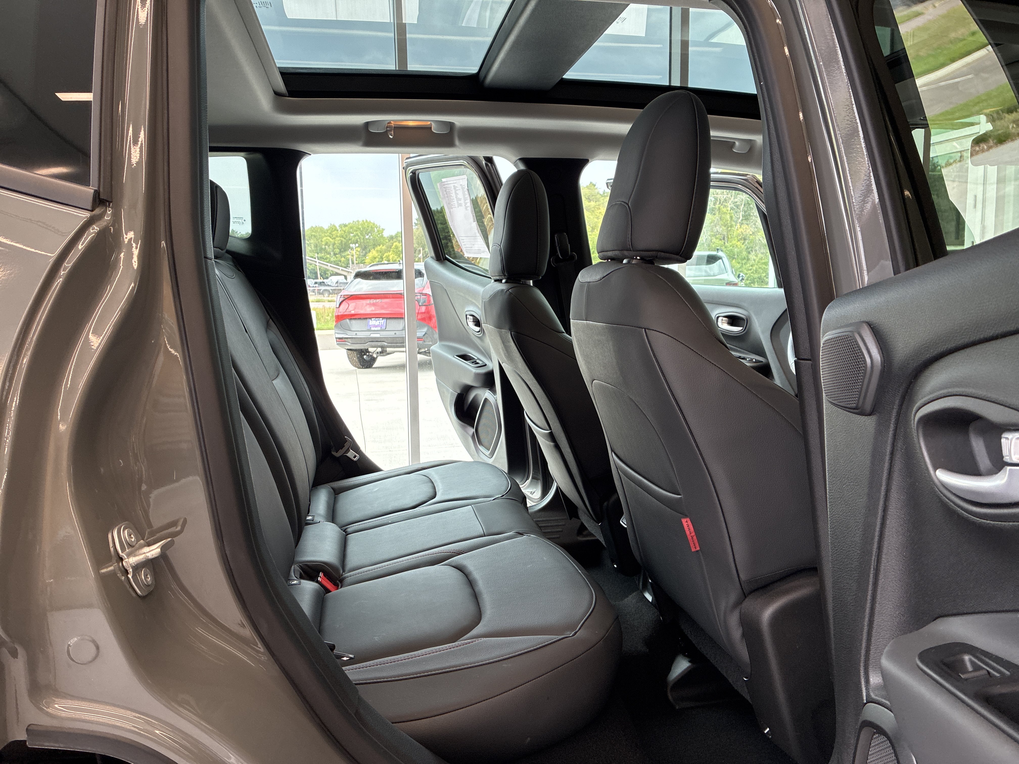 Certified 2023 Jeep Renegade Trailhawk w/ Sun/Sound Group AWD/4WD image 11