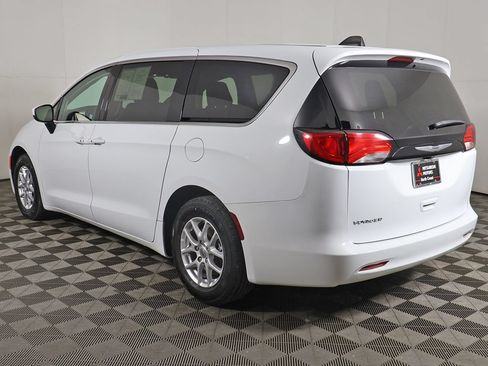 Used 2023 Chrysler Voyager LX FWD image 7