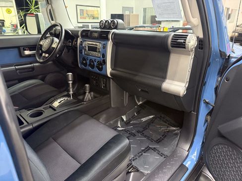 Used 2012 Toyota FJ Cruiser 4WD w/ Upgrade Pkg image 18