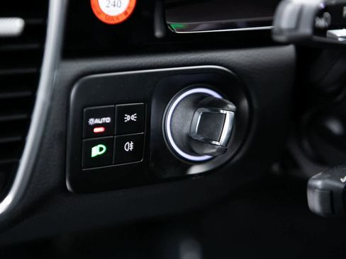 Certified 2023 Porsche Cayenne Platinum Edition image 20