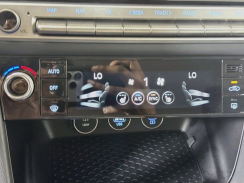 Used 2026 Genesis G70 2.5T RWD image 23